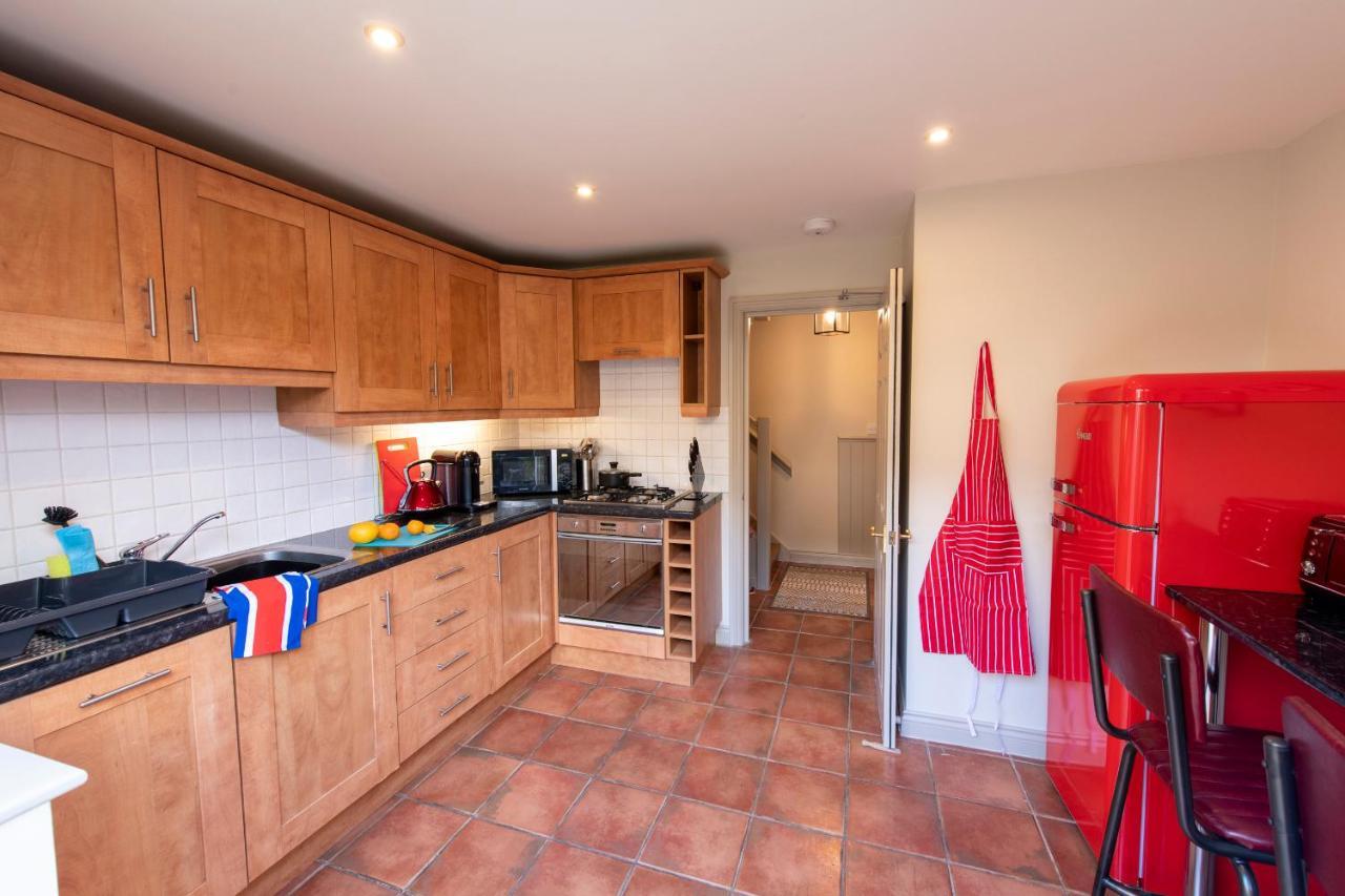 3 Bedroom House - A Very British Place To - Near Centre ! * Oxford