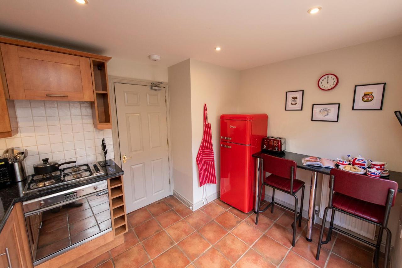 3 Bedroom House - A Very British Place To - Near Centre ! Hébergement de vacances Oxford
